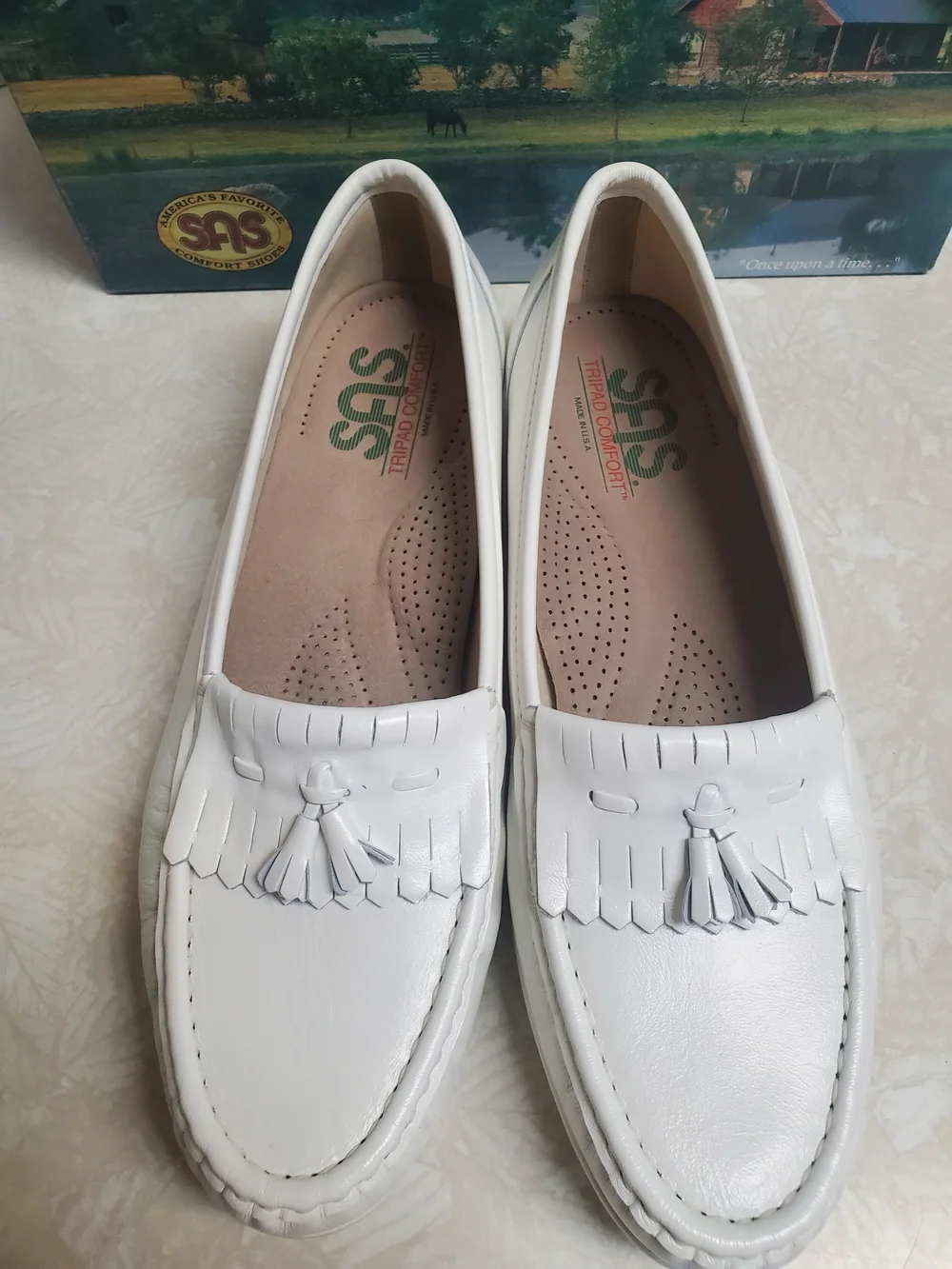 NIB SAS White Leather Tassel Loafers for Women